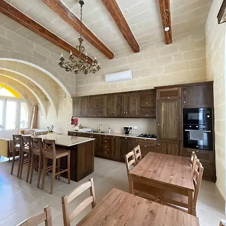 Ta Mikieli 62 * Nadur