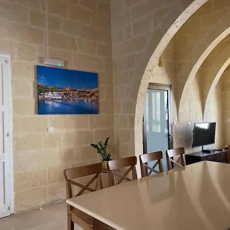 Ta Mikieli 62 Semesterbostad