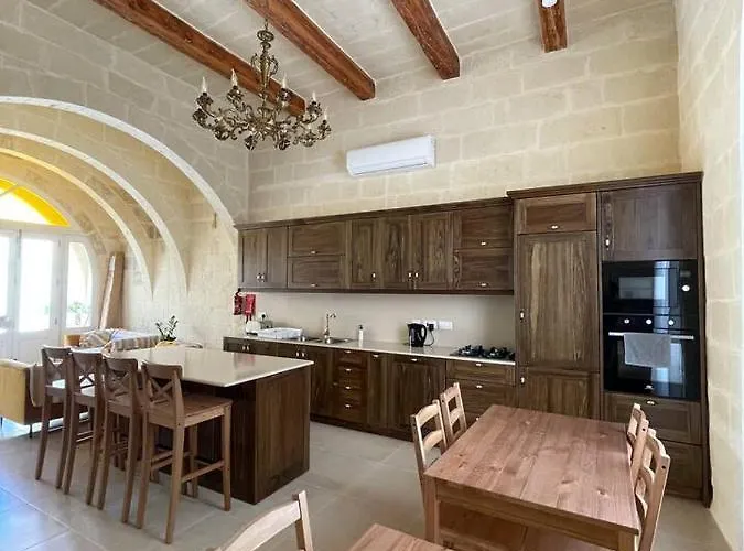 Ta Mikieli 62 * Nadur